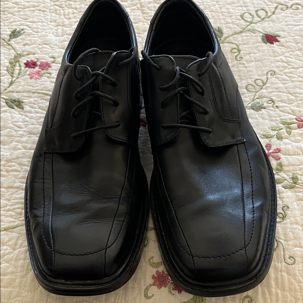 Bostonian Black Leather Oxfords